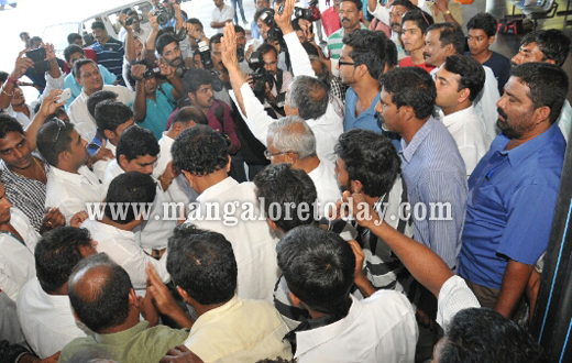 MLA JR Lobo distributes food to stranded passengers in Mangalore